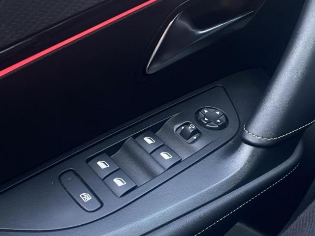 Peugeot 2008 image 3