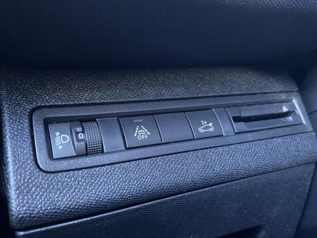 Peugeot 3008 image 2