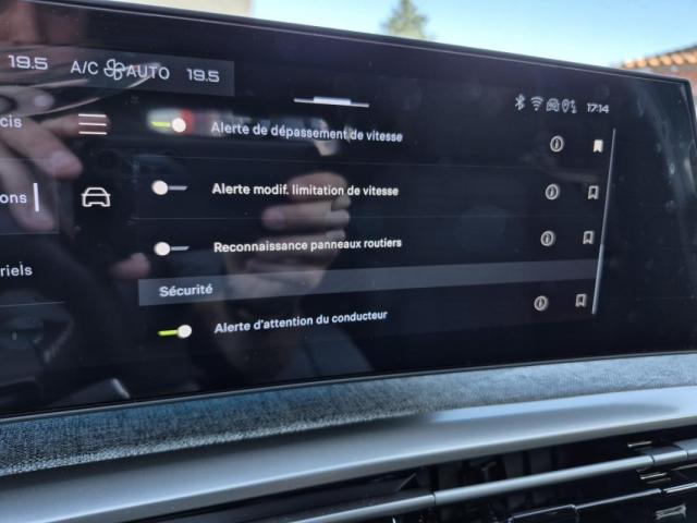 Peugeot 5008 image 2