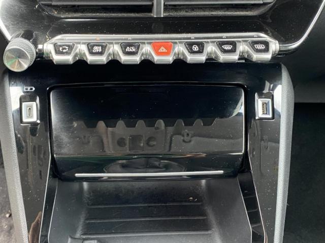 Peugeot 2008 image 9