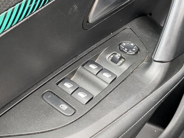 Peugeot 2008 image 1