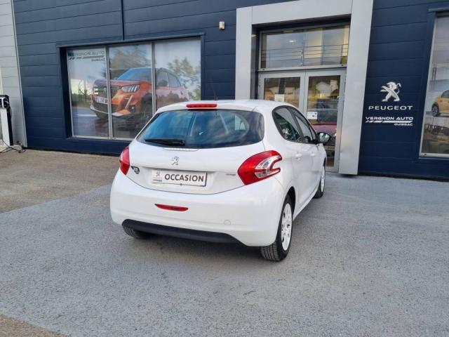 Peugeot 208 image 1