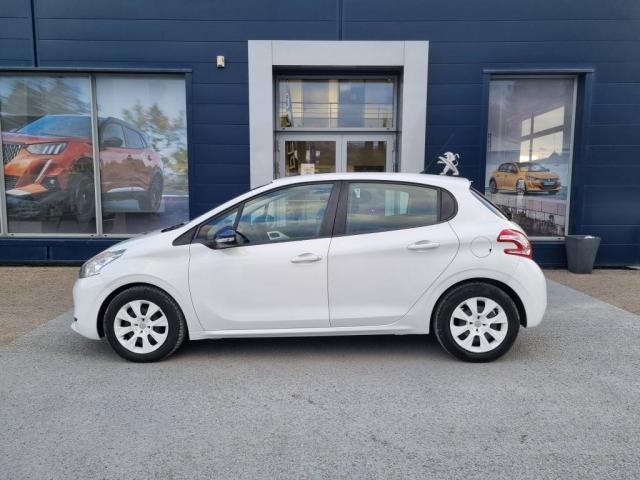 Peugeot 208 image 2