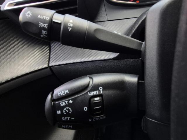 Peugeot 208 image 1