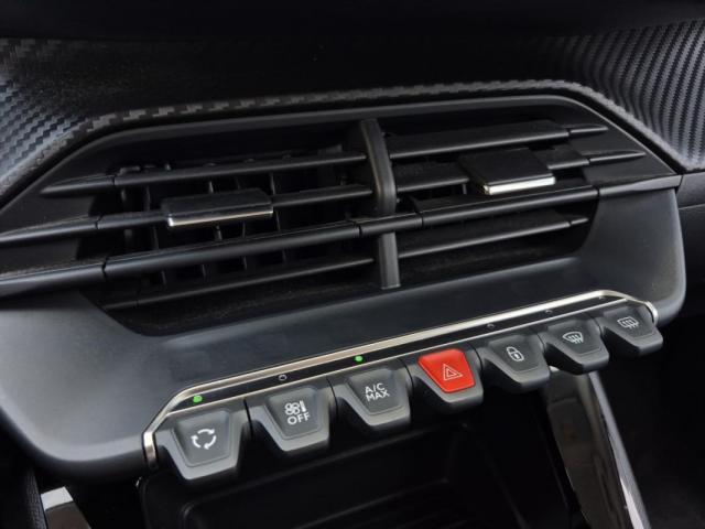 Peugeot 208 image 7