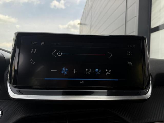Peugeot 208 image 2