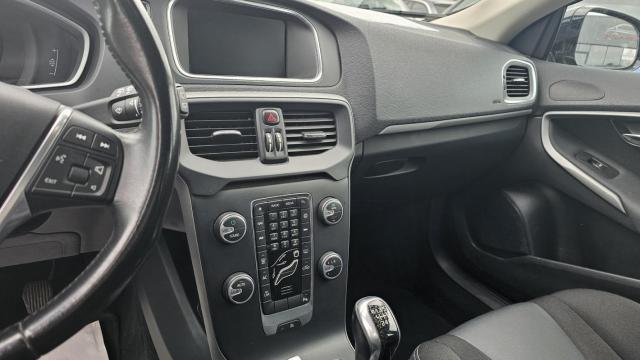 Volvo V40 image 2