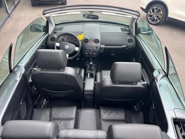 Volkswagen New Beetle image 2