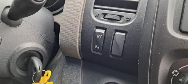 Renault Trafic image 2