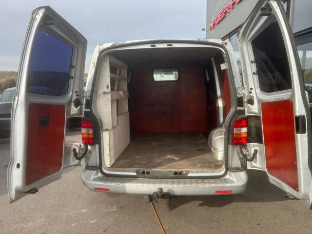Volkswagen Transporter image 2