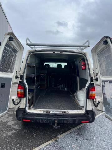 Volkswagen Transporter image 6