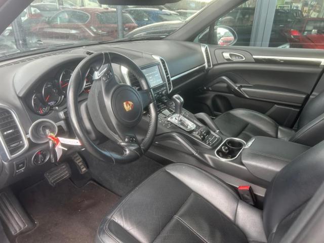 Porsche Cayenne image 2