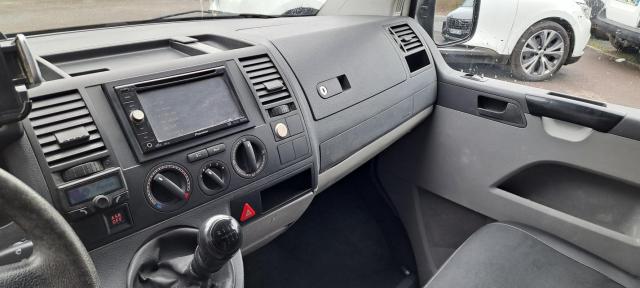 Volkswagen Transporter image 6