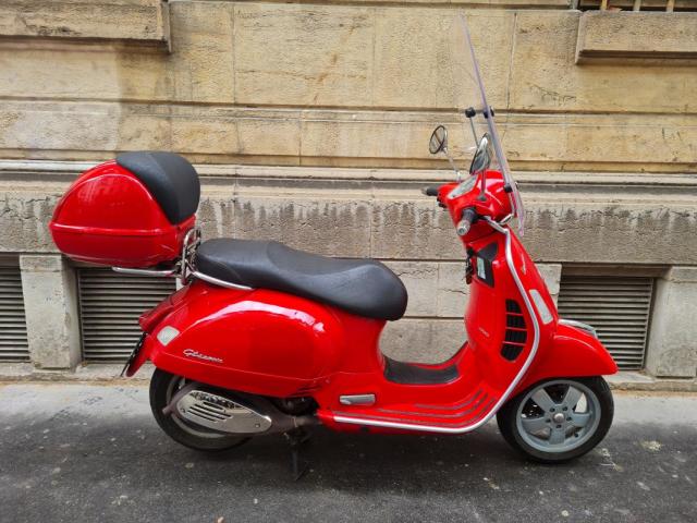 Vespa 250 Gts image 4