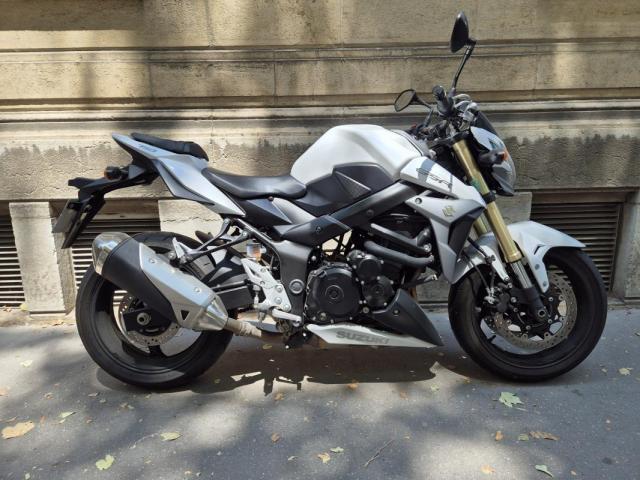 Suzuki Gsr 750 image 5