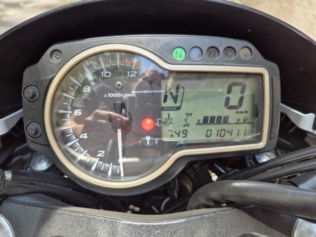 Suzuki Gsr 750 image 2