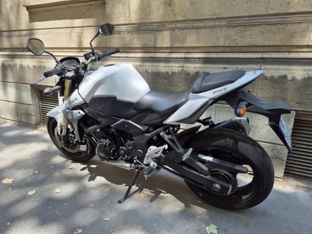 Suzuki Gsr 750 image 3