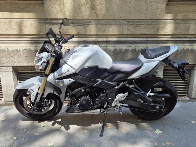 Suzuki Gsr 750 image 1