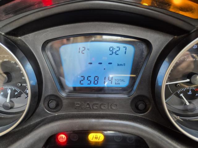 Piaggio Mp3 300 Hpe image 3