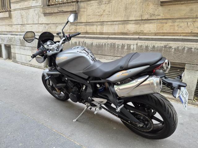 Triumph Street Triple R image 2