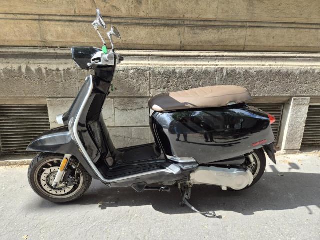V125 Special image 5