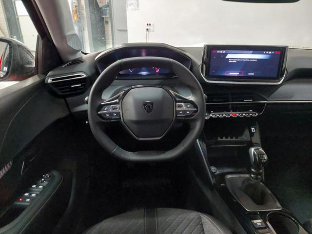 Peugeot 208 image 8