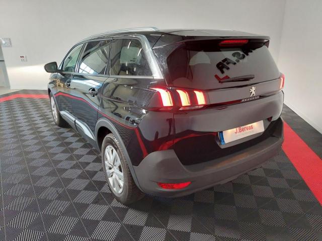 Peugeot 5008 image 1