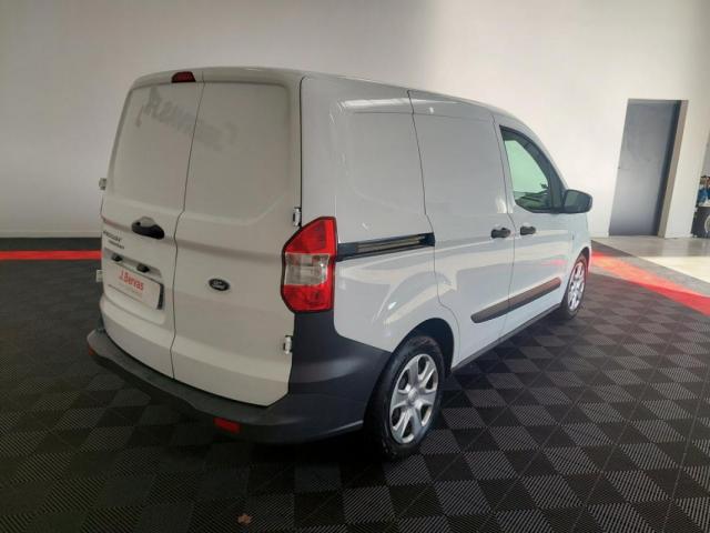 Ford Transit Courier image 8