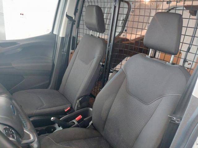 Ford Transit Courier image 6