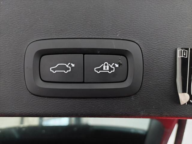 Volvo Xc40 image 2