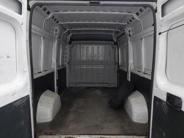 Peugeot Boxer image 2