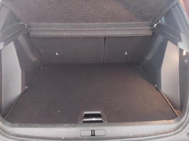 Peugeot 2008 image 8