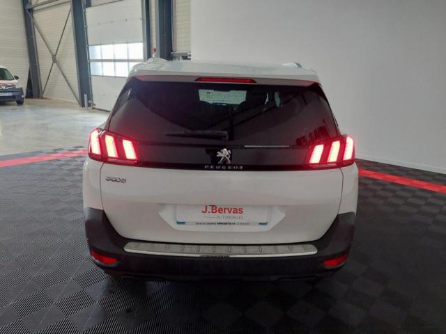 Peugeot 5008 image 1