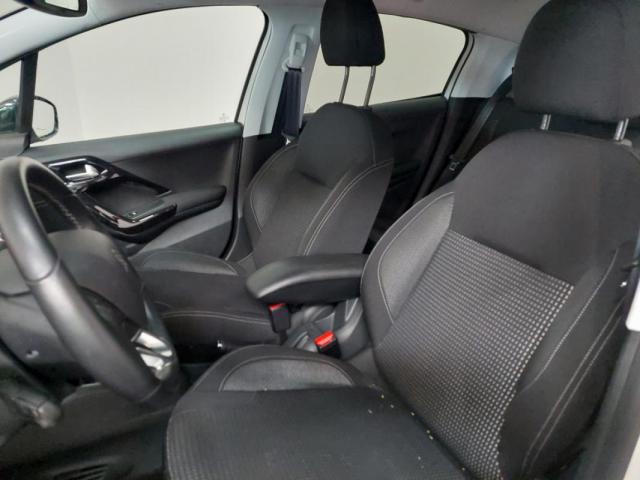 Peugeot 208 image 5