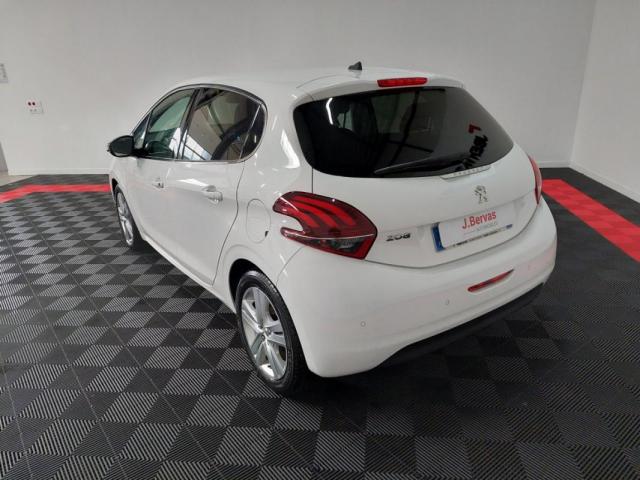 Peugeot 208 image 7