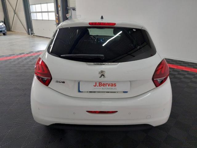 Peugeot 208 image 6