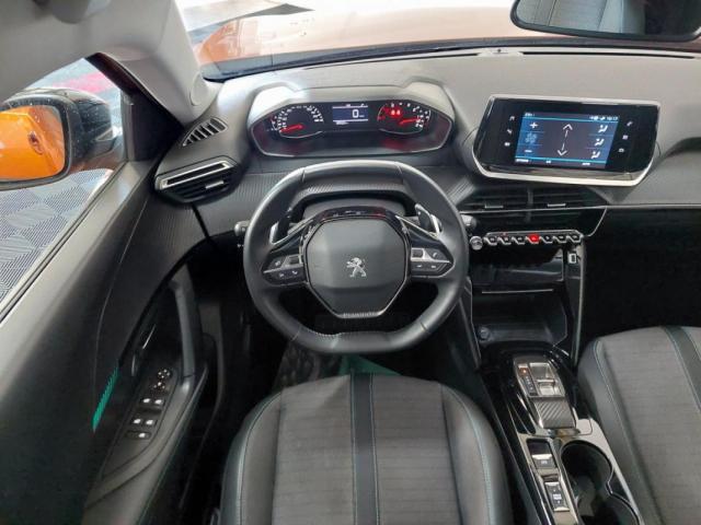 Peugeot 2008 image 2