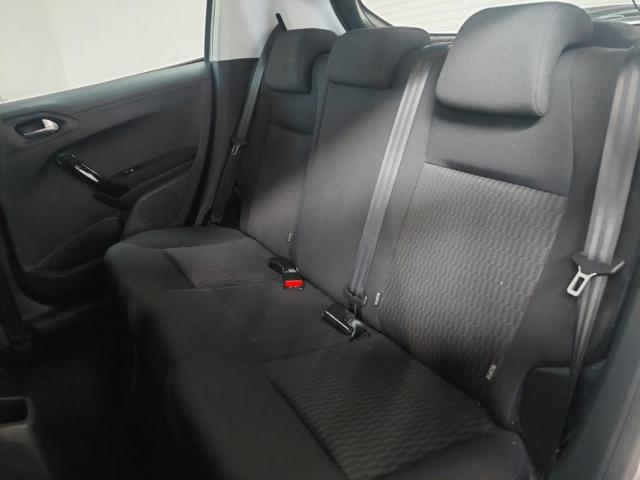 Peugeot 208 image 5