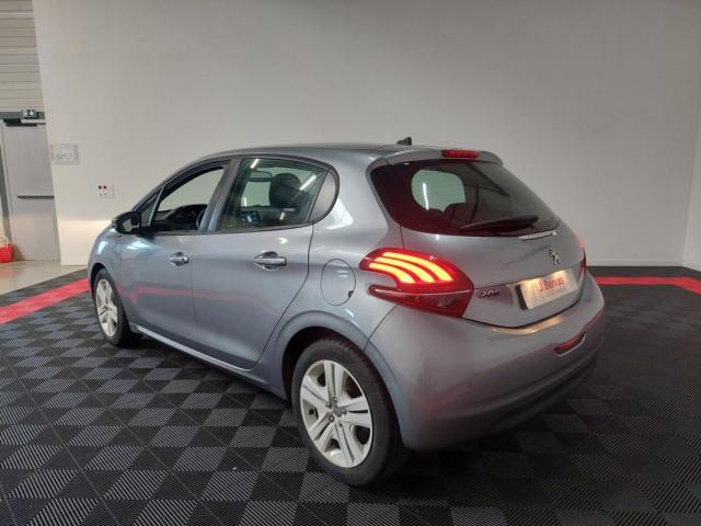Peugeot 208 image 7