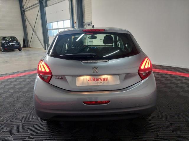 Peugeot 208 image 8