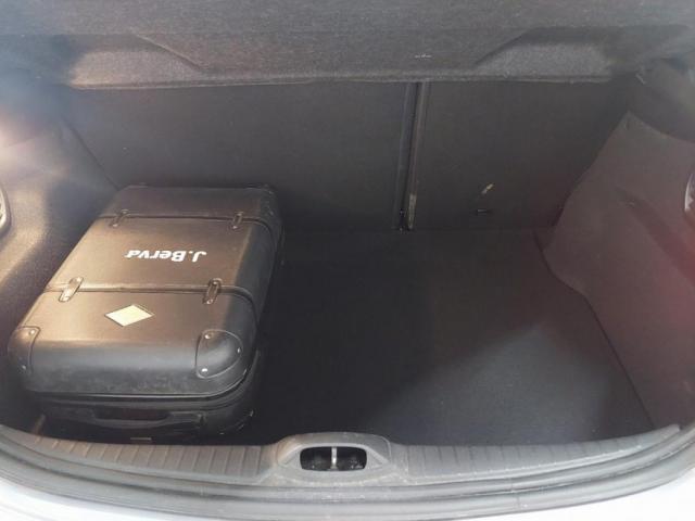 Peugeot 208 image 9