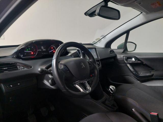 Peugeot 208 image 2