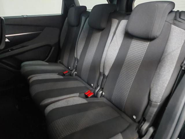 Peugeot 5008 image 1