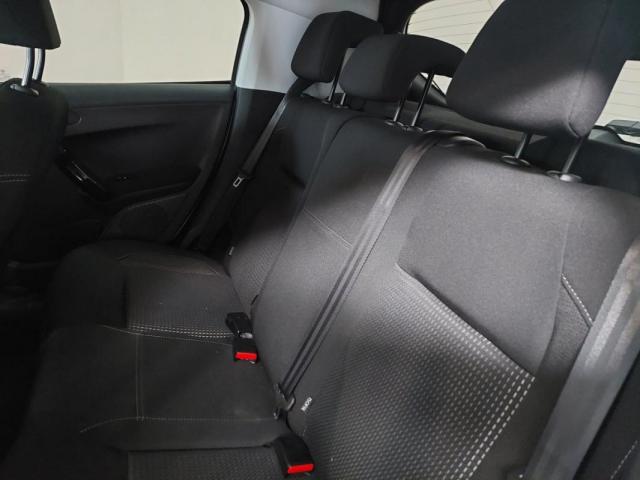 Peugeot 208 image 8