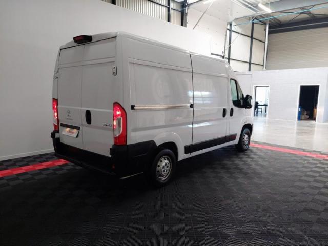 Peugeot Boxer image 2