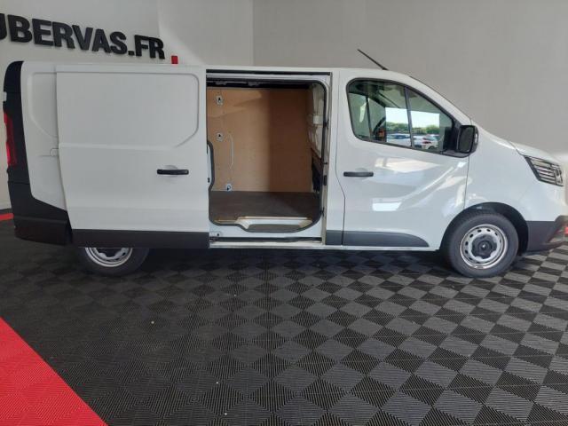 Renault Trafic image 2