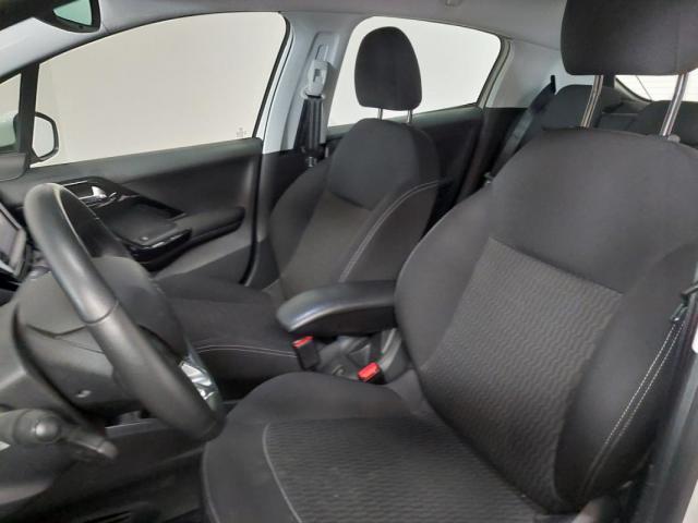 Peugeot 208 image 6