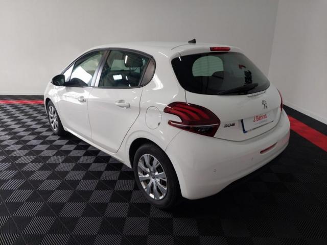 Peugeot 208 image 2