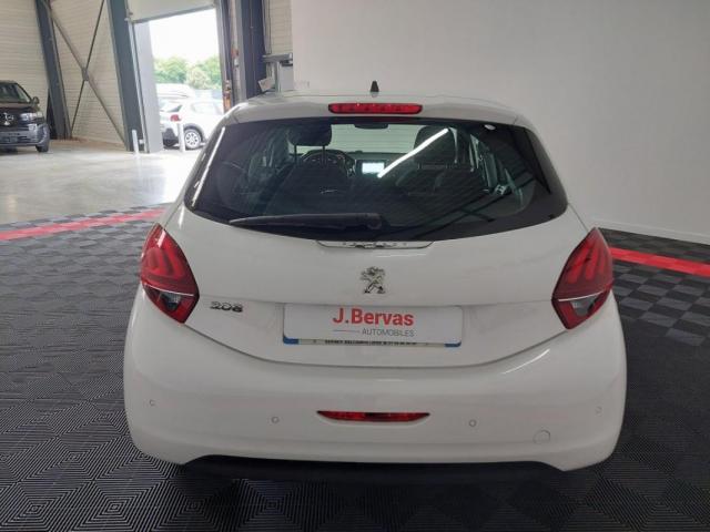 Peugeot 208 image 9