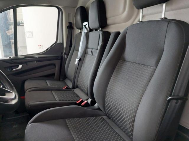 Ford Transit image 9